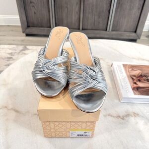 BRAND NEW Jewel Badgley Mischka Mia - Silver Women's Slide Sandals Sz 9.5